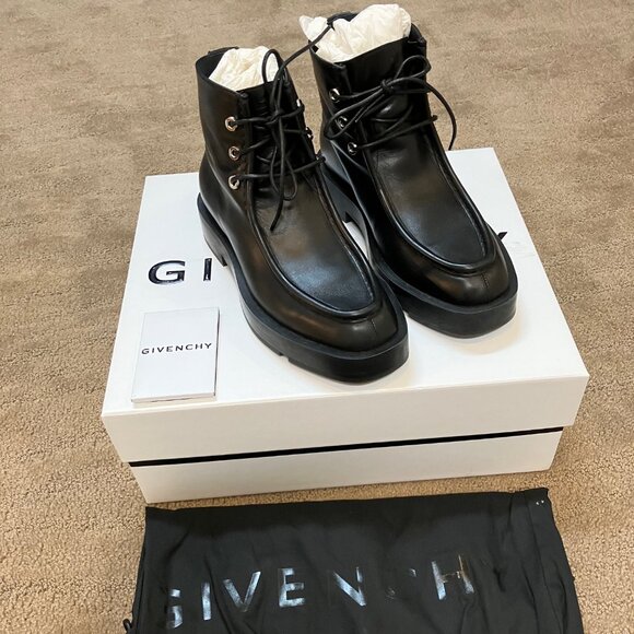 GIVENCHY SQUARED LACE-UP BLACK LEATHER WOMEN'S ANKLE BOOTS Sz. 36.5 Exc Cond - Picture 1 of 7